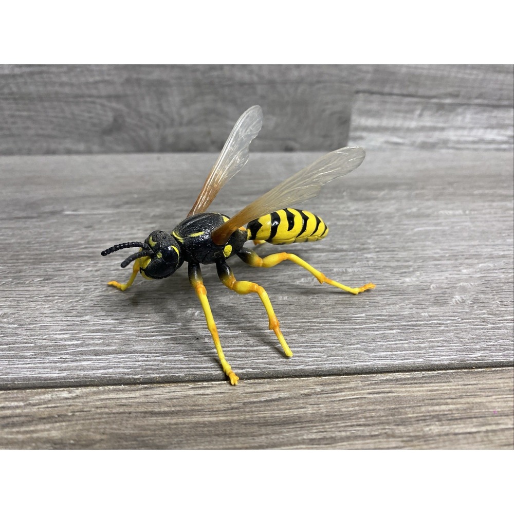 Large Wasp Bee Hornet Fairy Garden Lawn Decor Lifelike Figurine Educational Toy